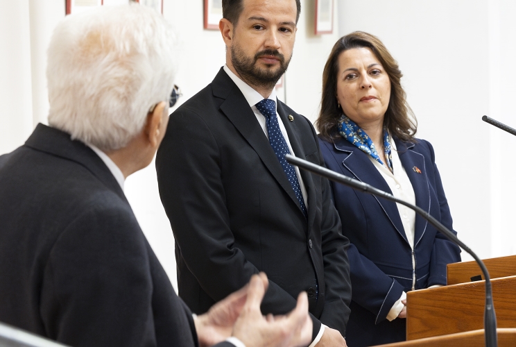 Il Presidente della Repubblica Sergio Mattarella con il Presidente del Montenegro Jakov Milatović e il Ministro della cultura e dei Media Tamara Vujović,  in occasione della visita alla mostra "Montenegro e Italia: incontro di due popoli"