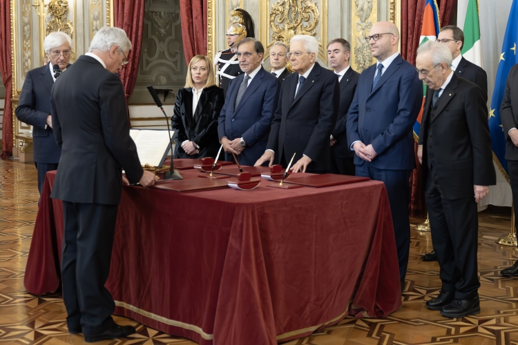 Il Presidente Sergio Mattarella in occasione della cerimonia di giuramento del nuovo Giudice della Corte costituzionale, Massimo Luciani
