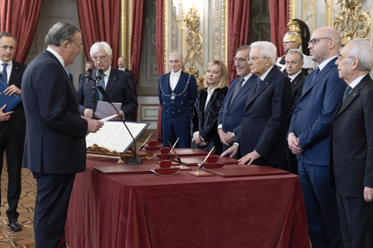 Il Presidente Sergio Mattarella in occasione della cerimonia di giuramento del nuovo Giudice della Corte costituzionale, Roberto Nicola Cassinelli
