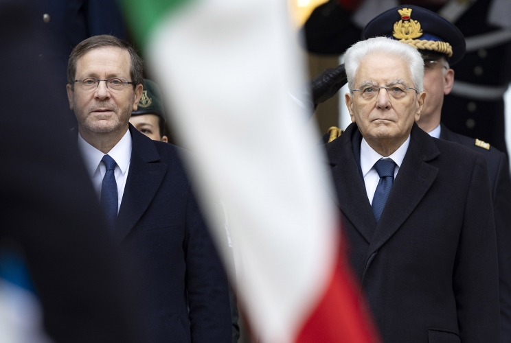 Il Presidente Sergio Mattarella con Isaac Herzog, Presidente dello Stato di Israele, nel corso della cerimonia di benvenuto
