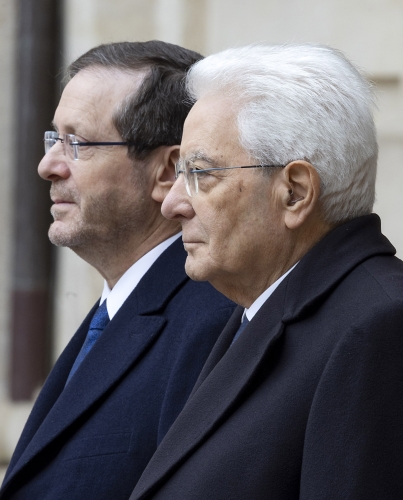 Il Presidente Sergio Mattarella con Isaac Herzog, Presidente dello Stato di Israele, nel corso della cerimonia di benvenuto
