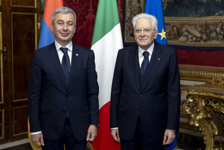 Il Presidente Sergio Mattarella con S.E. il Signor Vladimir Karapetyan, nuovo Ambasciatore della Repubblica di Armenia, in occasione della presentazione delle Lettere credenziali