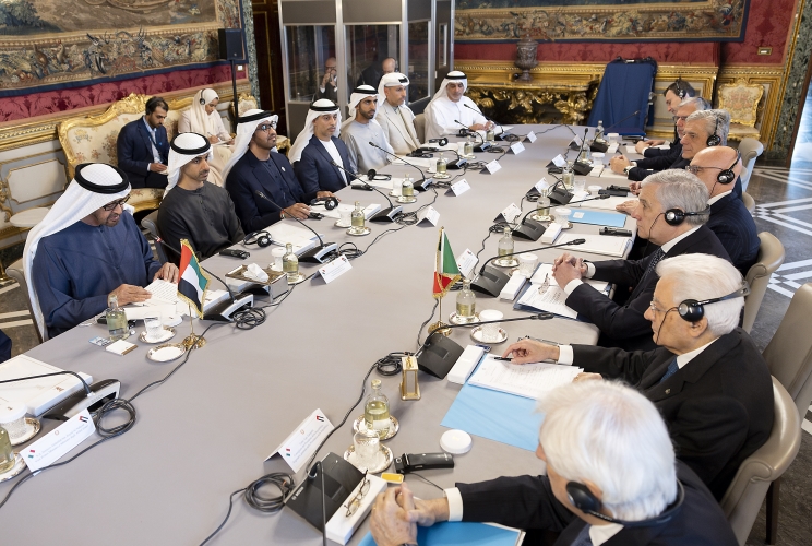 Il Presidente della Repubblica Sergio Mattarella con lo Sceicco Mohamed bin Zayed Al Nahyan, Presidente degli Emirati Arabi Uniti, nel corso dei collqui allargati alle delegazioni 