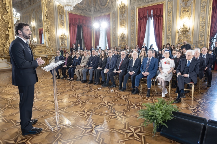 Il Presidente Sergio Mattarella in occasione della cerimonia di consegna delle onorificenze dell’Ordine al Merito della Repubblica Italiana conferite “motu proprio” a cittadini distintisi per atti di eroismo e impegno civile
