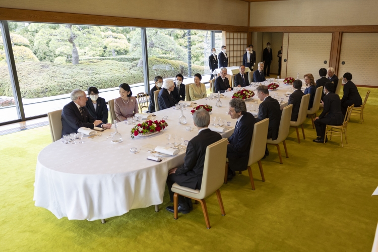 Il Presidente della Repubblica Sergio Mattarella e la Sig.ra Laura a Palazzo Imperiale di Tokyo, con le Loro Maestà Imperiali l’Imperatore Naruhito e l’Imperatrice Masako 
