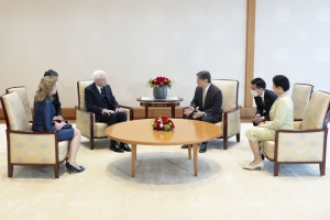 Il Presidente della Repubblica Sergio Mattarella e la Sig.ra Laura a Palazzo Imperiale di Tokyo, con le Loro Maestà Imperiali l’Imperatore Naruhito e l’Imperatrice Masako 
