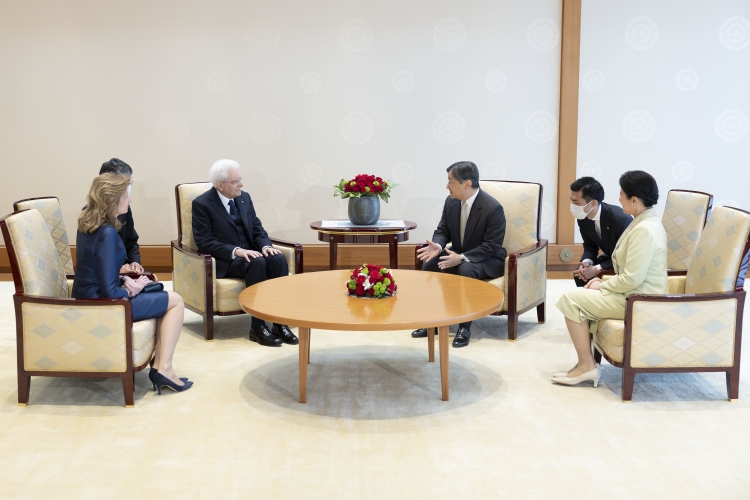 Il Presidente della Repubblica Sergio Mattarella e la Sig.ra Laura a Palazzo Imperiale di Tokyo, con le Loro Maestà Imperiali l’Imperatore Naruhito e l’Imperatrice Masako 

