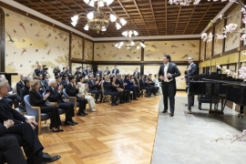 Il Presidente Mattarella insieme alle LL.AA.II. il Principe e la Principessa Akishino assiste al concerto al Meiji Kinenkan