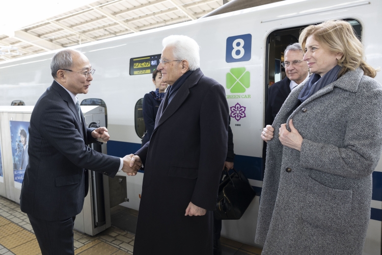 Il Presidente della Repubblica Sergio Mattarella arriva alla stazione centrale di Kyoto