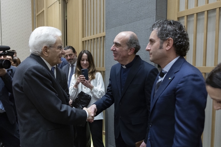 Il Presidente della Repubblica Sergio Mattarella incontra una rappresentanza della collettività italiana a Kyoto