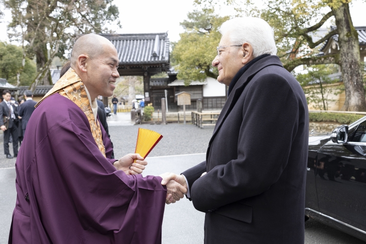 Il Presidente della Repubblica Sergio Mattarella visita il Tempio Kinkaku-ji
