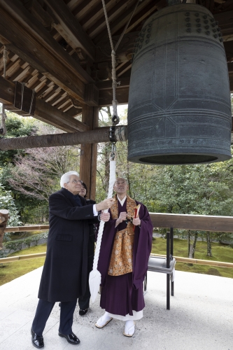 Il Presidente della Repubblica Sergio Mattarella visita il Tempio Kinkaku-ji