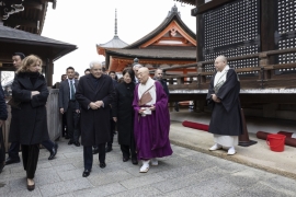Il Presidente Mattarella visita il Tempio buddista Kiyomizu-dera
