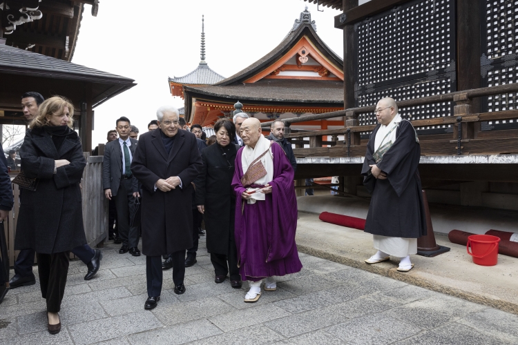 Il Presidente Mattarella visita il Tempio buddista Kiyomizu-dera
