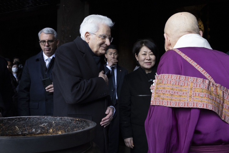 Il Presidente Mattarella visita il Tempio buddista Kiyomizu-dera
