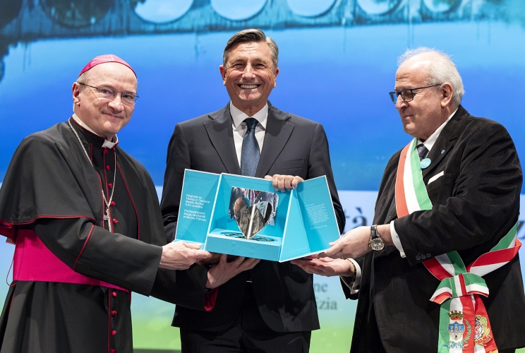 Il Presidente emerito della Repubblica di Slovenia Borut Pahor riceve il Premio "Santi Ilario e Taziano - Città di Gorizia"