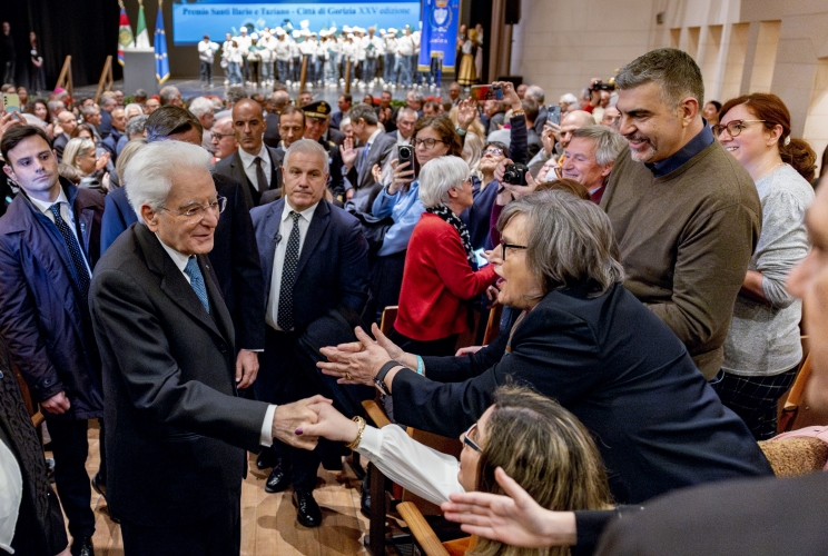 Il Presidente della Repubblica Sergio Mattarella  al termine della cerimonia di conferimento del Premio "Santi Ilario e Taziano - Città di Gorizia"