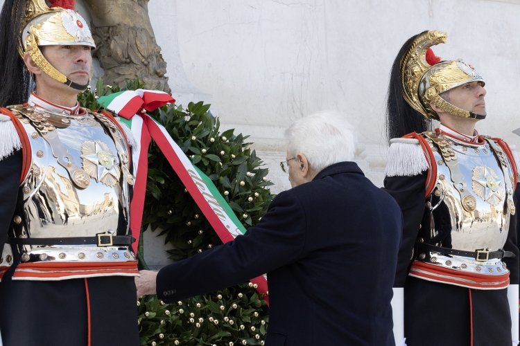 Il Presidente Sergio Mattarella in occasione della deposizione di una corona d’alloro sulla Tomba del Milite Ignoto, nella ricorrenza della Giornata dell’Unità Nazionale
