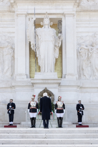 Il Presidente Sergio Mattarella in occasione della deposizione di una corona d’alloro sulla Tomba del Milite Ignoto, nella ricorrenza della Giornata dell’Unità Nazionale

