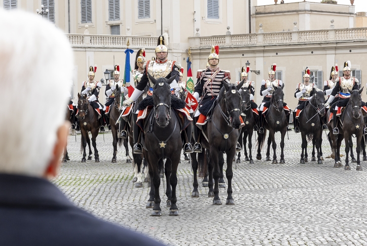 Cambio della Guardia solenne con lo schieramento e lo sfilamento del ...