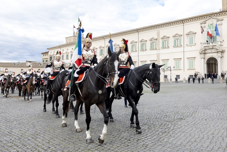Cambio della Guardia solenne con lo schieramento e lo sfilamento del ...