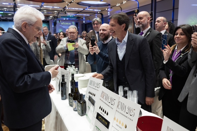 Il Presidente della Repubblica Sergio Mattarella in occasione del 44° Forum dell’Olio e del Vino organizzato dalla Fondazione Italiana Sommelier dell’olio e del vino
