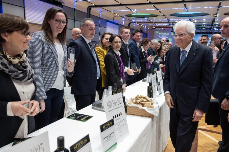 Il Presidente della Repubblica Sergio Mattarella in occasione del 44° Forum dell’Olio e del Vino organizzato dalla Fondazione Italiana Sommelier dell’olio e del vino

