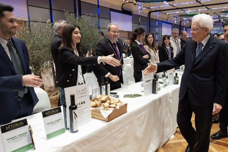 Il Presidente della Repubblica Sergio Mattarella in occasione del 44° Forum dell’Olio e del Vino organizzato dalla Fondazione Italiana Sommelier dell’olio e del vino

