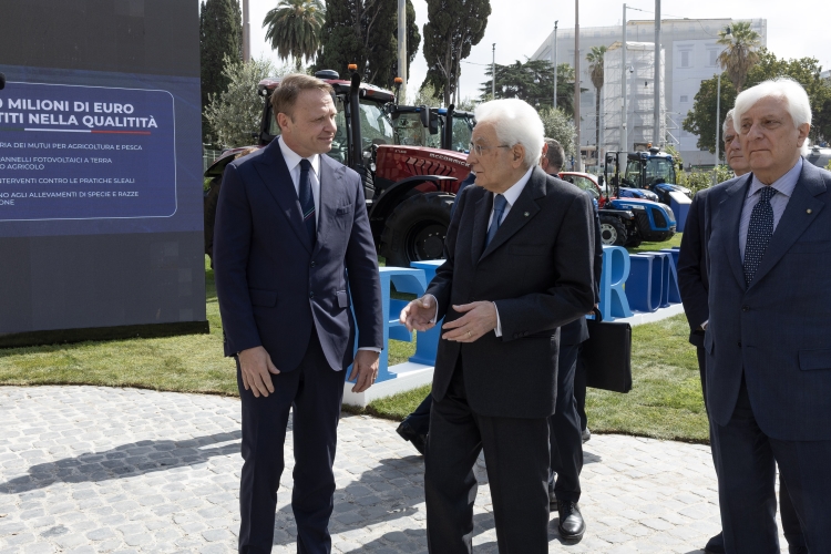 Il Presidente della Repubblica Sergio Mattarella con Francesco Lollobrigida, Ministro dell’agricoltura, della sovranità alimentare e delle foreste in occasione della cerimonia di inaugurazione del Villaggio “Agricoltura è” nell’anniversario della firma dei Trattati di Roma 
