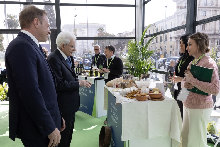 Il Presidente della Repubblica Sergio Mattarella con Francesco Lollobrigida, Ministro dell’agricoltura, della sovranità alimentare e delle foreste in occasione della cerimonia di inaugurazione del Villaggio “Agricoltura è” nell’anniversario della firma dei Trattati di Roma 
