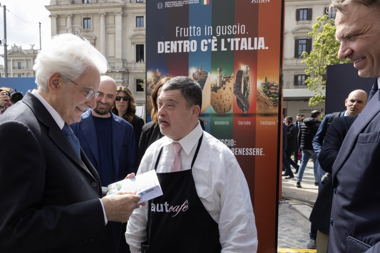 Il Presidente della Repubblica Sergio Mattarella con Francesco Lollobrigida, Ministro dell’agricoltura, della sovranità alimentare e delle foreste in occasione della cerimonia di inaugurazione del Villaggio “Agricoltura è” nell’anniversario della firma dei Trattati di Roma 
