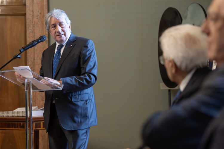 Il Presidente della Repubblica Sergio Mattarella incontra il Presidente dell’Associazione Italiana Editori, unitamente ad una delegazione  
