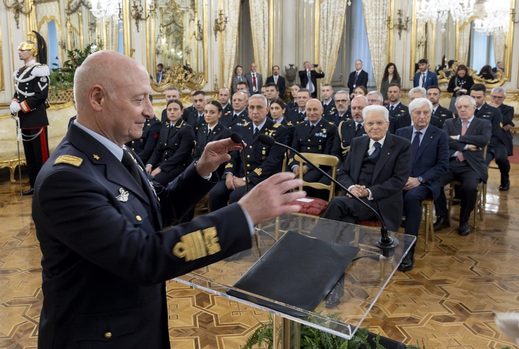 Il Presidente Sergio Mattarella nel corso dell'incontro con il Gen. S.A. Luca Goretti, Capo di Stato Maggiore dell’Aeronautica Militare e una rappresentanza dell’Aeronautica Militare, in occasione del 102° anniversario di fondazione
