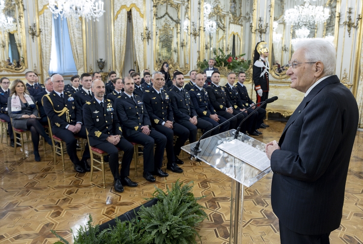Il Presidente Sergio Mattarella nel corso dell'incontro con una rappresentanza dell’Aeronautica Militare in occasione del 102° anniversario di fondazione