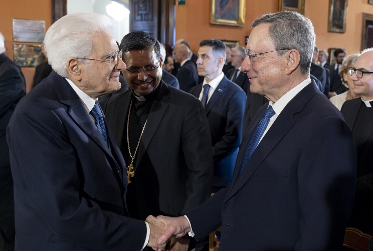 Il Presidente Sergio Mattarella con Mario Draghi, in occasione della cerimonia per il 175° anniversario della rivista "La Civiltà Cattolica"
