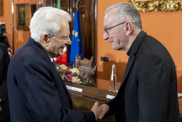 Il Presidente Sergio Mattarella con S.E.R. il Cardinale Pietro Parolin, Segretario di Stato di Sua Santità al termine della cerimonia per il 175° anniversario della rivista "La Civiltà Cattolica"
