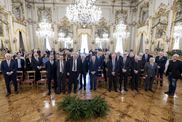 Il Presidente Sergio Mattarella al termine dell'incontro con una delegazione della Fondazione per la Sussidiarietà