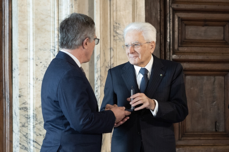 Il Presidente della Repubblica Sergio Mattarella consegna la Medaglia D’Oro “Al merito della Sanità Pubblica” all'Associazione Volontari Mission Hospital Cottolengo Chaaria Kenya ora Fondazione Davida Onlus  
