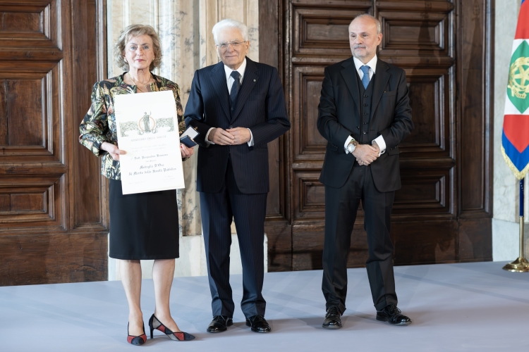 Il Presidente della Repubblica Sergio Mattarella consegna la Medaglia D’Oro “Al merito della Sanità Pubblica” a Pasqualino Brumana “alla memoria” 
