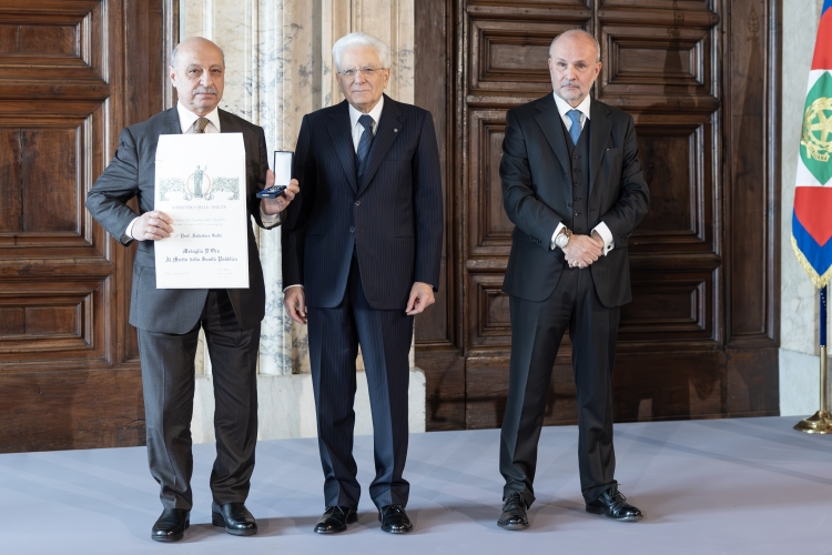 Il Presidente della Repubblica Sergio Mattarella consegna la Medaglia D’Oro “Al merito della Sanità Pubblica” a Salvatore Gatto  
