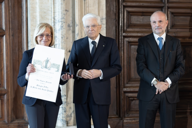 Il Presidente della Repubblica Sergio Mattarella consegna la Medaglia D’Oro “Al merito della Sanità Pubblica” a Geppino Micheletti “alla memoria”  
