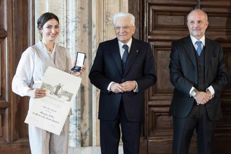 Il Presidente della Repubblica Sergio Mattarella consegna la Medaglia D’Oro “Al merito della Sanità Pubblica” a Ezio Soldati “alla memoria”  
