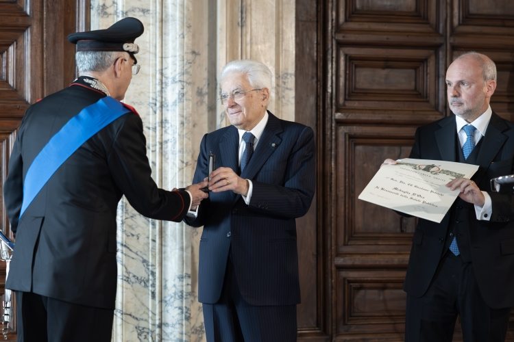 Il Presidente della Repubblica Sergio Mattarella consegna la Medaglia D’Oro “Ai Benemeriti della Salute Pubblica” a Girolamo Petrachi   
