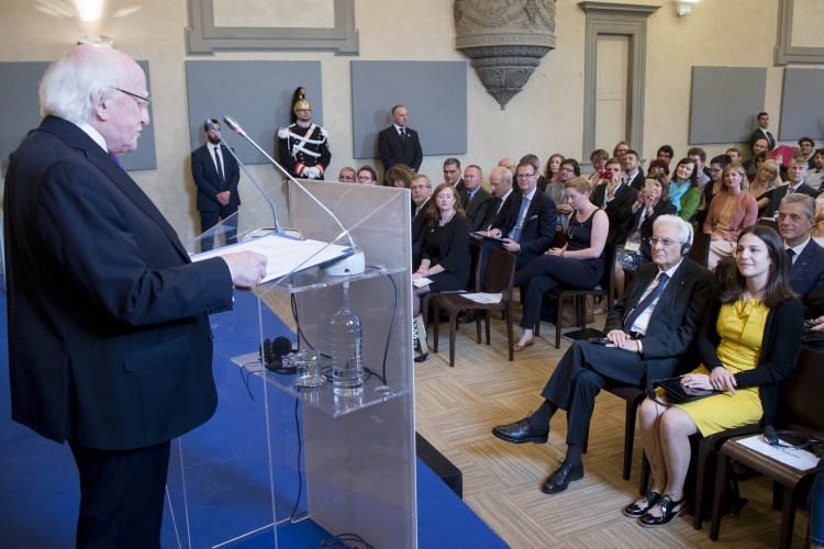 Il Presidente Sergio Mattarella nel corso dell'intervento del Presidente d'Irlanda