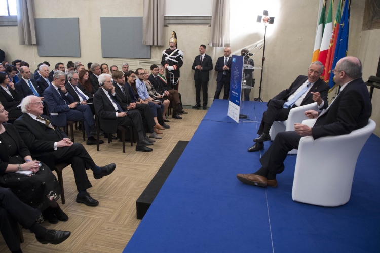 Il Presidente Sergio Mattarella durante l'intervento del Presidente della Repubblica del Portogallo