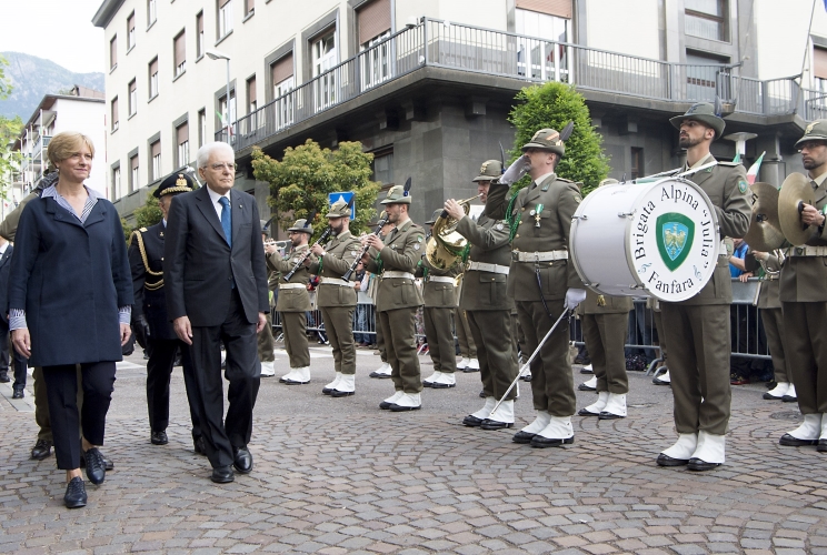 Il Presidente Sergio Matterella con la Ministra della Difesa Roberta Pinotti alla 91^ Adunata nazionale degli Alpini