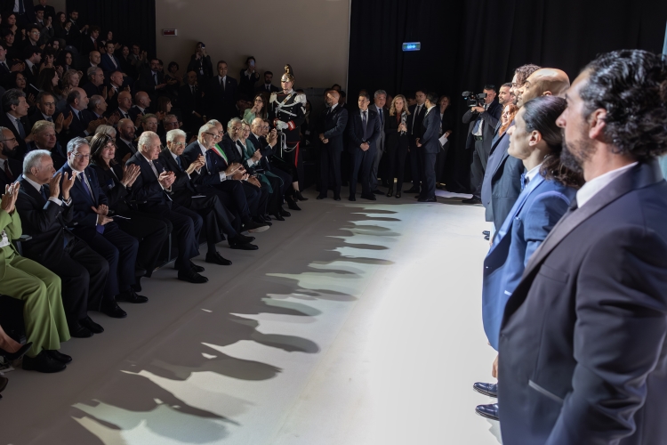 Il Presidente della Repubblica Sergio Mattarella con Sua Maestà il Re Carlo III del Regno Unito di Gran Bretagna e Irlanda del Nord,al Complesso architettonico di Testaccio,con gli studenti dell’Accademia Nazionale di Arte Drammatica “Silvio d’Amico” 
