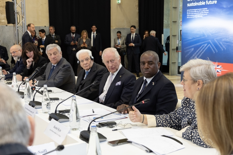 Il Presidente della Repubblica Sergio Mattarella con Sua Maestà il Re Carlo III del Regno Unito di Gran Bretagna e Irlanda del Nord, al Complesso architettonico di Testaccio, alla conclusione della Tavola Rotonda dal titolo “Energia pulita per la crescita”  
