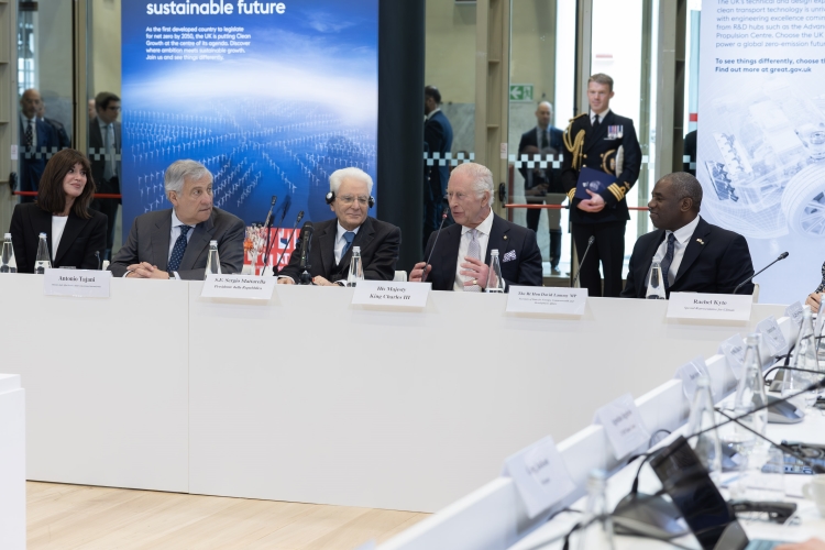Il Presidente della Repubblica Sergio Mattarella con Sua Maestà il Re Carlo III del Regno Unito di Gran Bretagna e Irlanda del Nord, al Complesso architettonico di Testaccio, alla conclusione della Tavola Rotonda dal titolo “Energia pulita per la crescita”  
