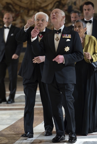 Il Presidente della Repubblica Sergio Mattarella e il Re Carlo III in occasione del pranzo di Stato.